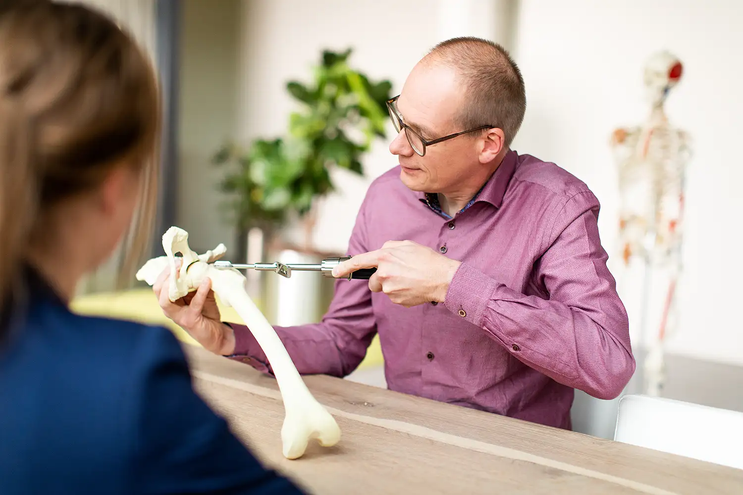 Demonstrating a surgical implant for medical device consulting